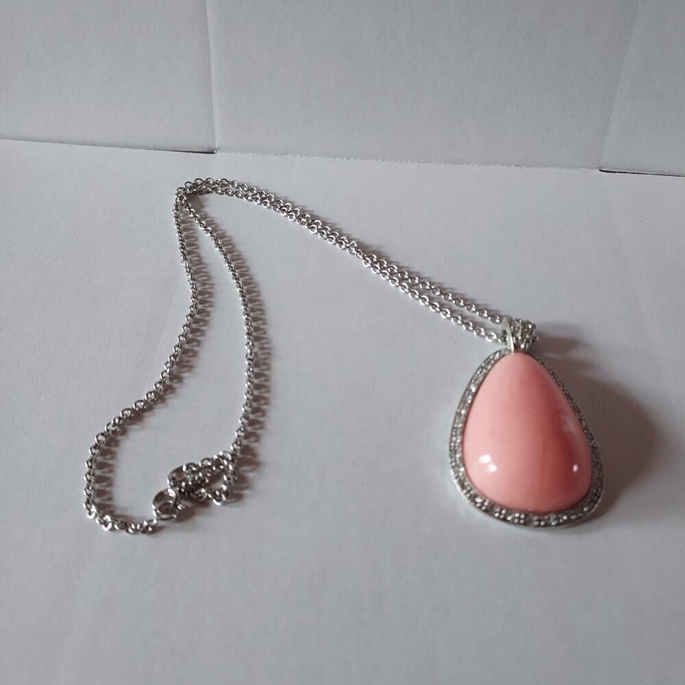 Vintage 1970's Avon Faux Coral Pink TearDrop Rhinestone Pendant Necklace Chain - Picture 2 of 9